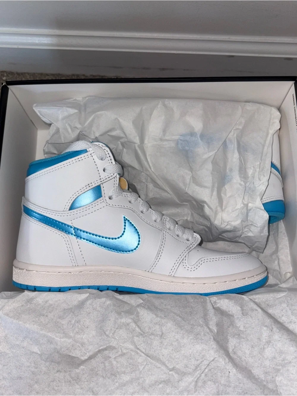 Air Jordan 1 High ’85 “UNC Metallic” PE Women’s BB Team Exclusive - SIZE 6
